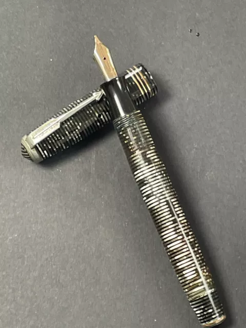 Vintage Parker Vacumatic fountain pen With 14ct Gold Nib. 130mm Capped