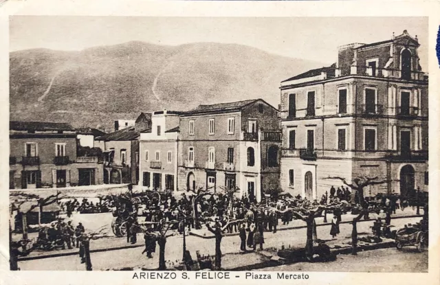 1935 circa Arienzo S.Felice a  Cancello (Caserta) - Piazza Mercato animata
