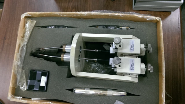 Ernest F. Fullam Micromanipulator Quater R&D Picoprobe XYZ 500MIS Microposition
