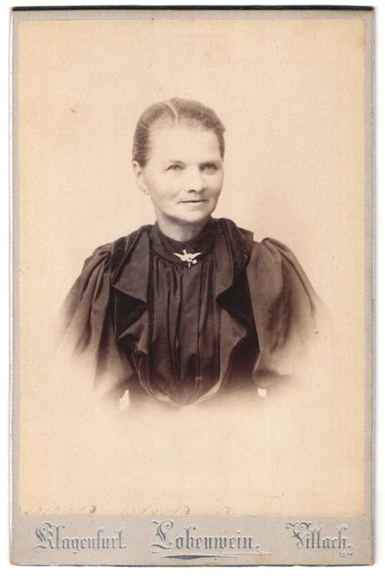 Fotografie V. Lobenwein, Klagenfurt, Völkermarktstraße 1, Portrait Ältere Dame
