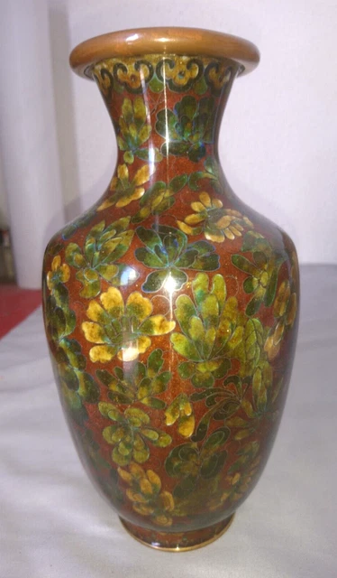 JAPON - Vase en cloisonné à décor de grues et de fleurs. H. 27 cm