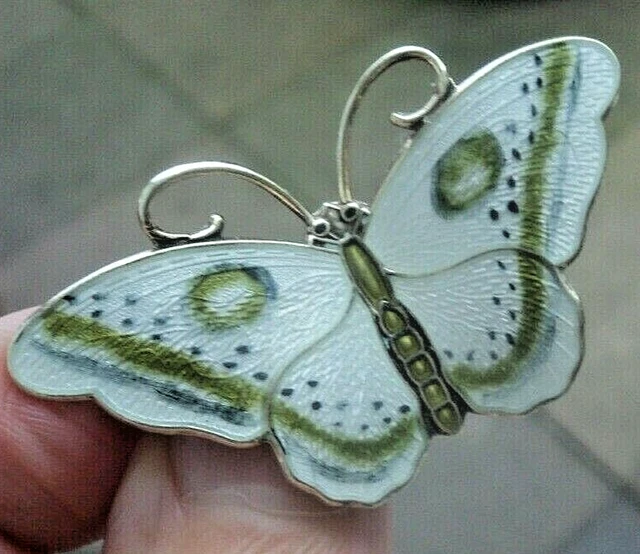 Belle Broche Vintage Papillon En Filigrane Monet - Or Blanc, Style Animal Insecte
