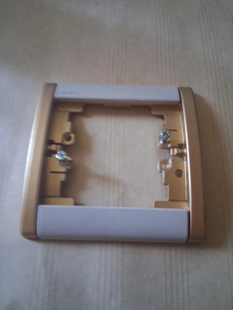 Plaque Triple Legrand Sagane - Modèle Xelio Vert - Pour Prises électriques - Occasion Fonctionnelle