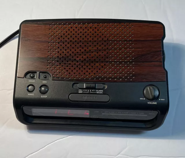 GE Alarm Clock FM/AM Clock Radio Model 7-4613D Digital Woodgrain Vintage Tested