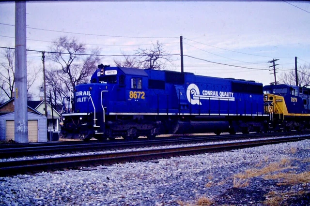 Kodachrome Original Slide Conrail Diesel Engine #8672- Item CC#2102