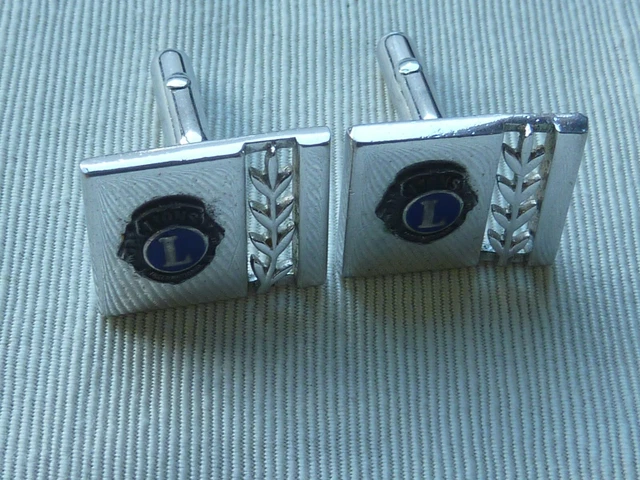 Trés Belle Et Ancienne Paire De Boutons De Manchettes Lions Club