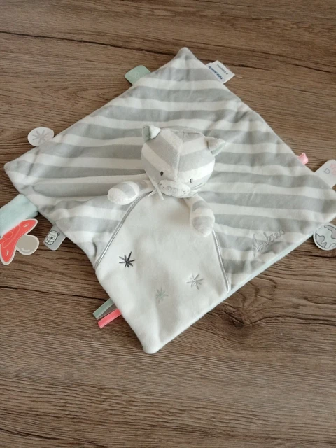 Doudou Chat Plat Gris Blanc Rayé Anna et Milo Attache Tétine Noukies Noukie's