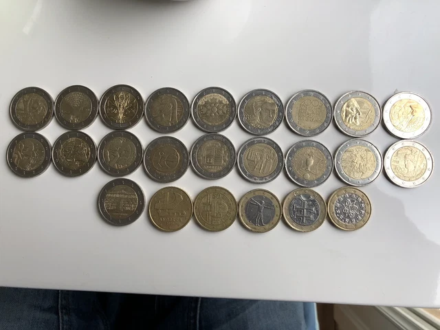 Lot de 19 pièces 2 euros commémoratives + 3 Pièce de 1 Euro Et 2 Pièces 0,5€ UNC
