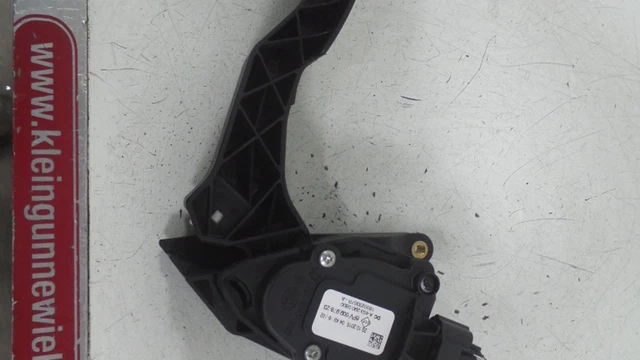 180023357R/6PV00997823/A4532900800 GASPEDALSENSOR Renault Twingo III (AH) 2015
