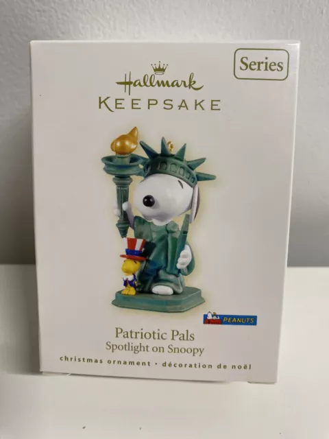 2008 Hallmark Keepsake Patriotic Pals Spotlight on Snoopy #11 Ornament-NEW-READ