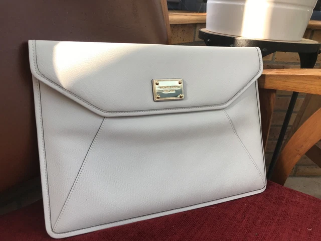 Pochette ordinateur deals michael kors