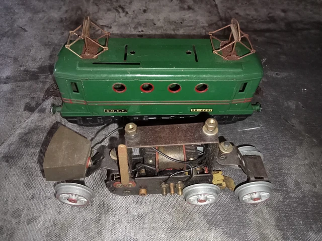 HORNBY éch 0 motrice électrique BB 8051 SNCF -Av/mort/Ar OK -Tole du toit tordue