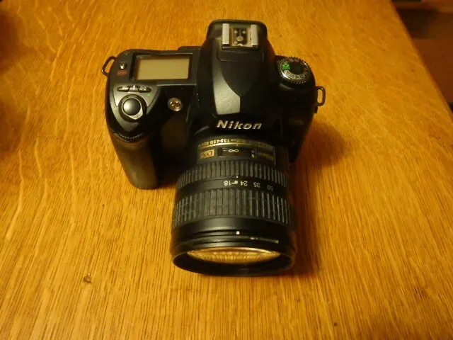 Nikon D D70 6.1MP Digital SLR Camera - Black (Kit w/ AF-S DX 18-70mm Lens)