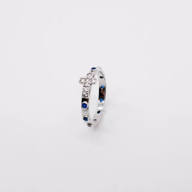 Anello Rosario Con Zirconi Bianchi E Blu In Argento 925 Rodiato In Oro Bianco 18