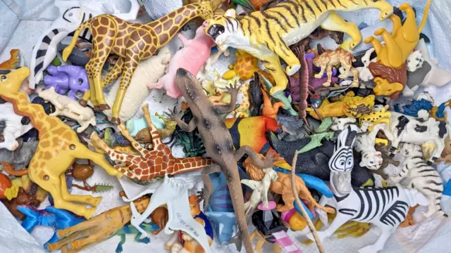 Mixed Bundle of Wildlife Animal Toy Figures H11 B463