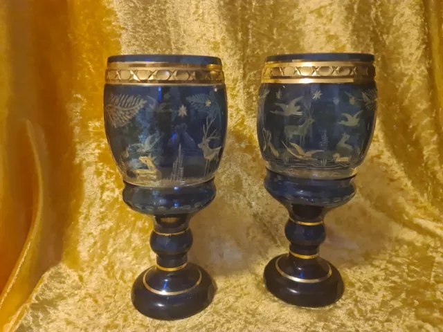 2 alte wunderschöne große Glaspokale Blau/Gold Motive geschliffen