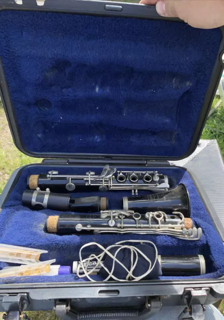 Selmer Bundy Resonite Clarinet In Hard Case