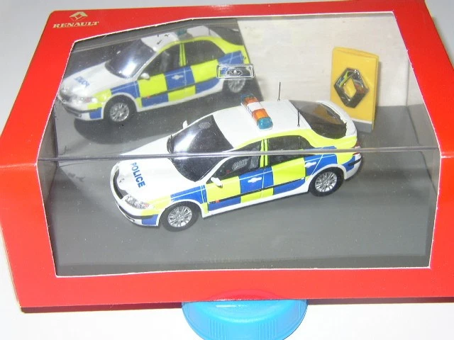 UNIVERSAL HOBBIES RENAULT Scenic 2003 Police ref2 EUR 22,00 - FR