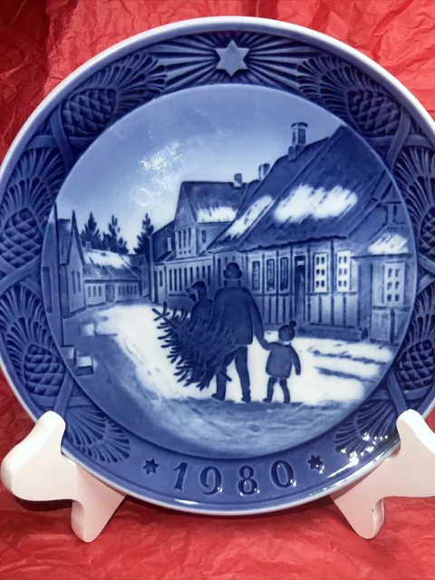 Royal Copenhagen Christmas Plate JULE AFTER 1980 Royal Copenhagen Christmas Plate JULE AFTER 1980
