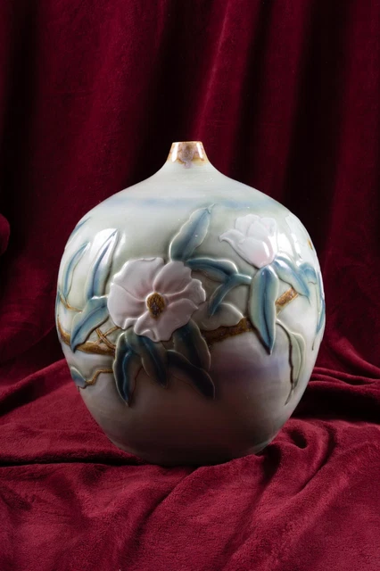 Antique Japanese Vase with beautiful Flowers, 19th Century