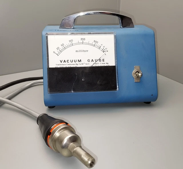 Vintage Welch Vacuum Gauge millitorr, Welch Vacuum Technology Inc.