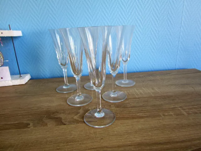6 Flûtes à champagne en cristal de Saint Louis signé modèle cerdagne LOT 2