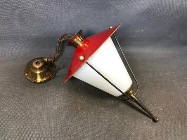 Ancienne lampe vintage suspension lustre tole rouge et laiton déco années 1960