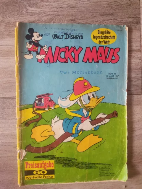 Micky Maus 1967  Heft 11 mit MMk Marke  Und Fußball Sammelbilder