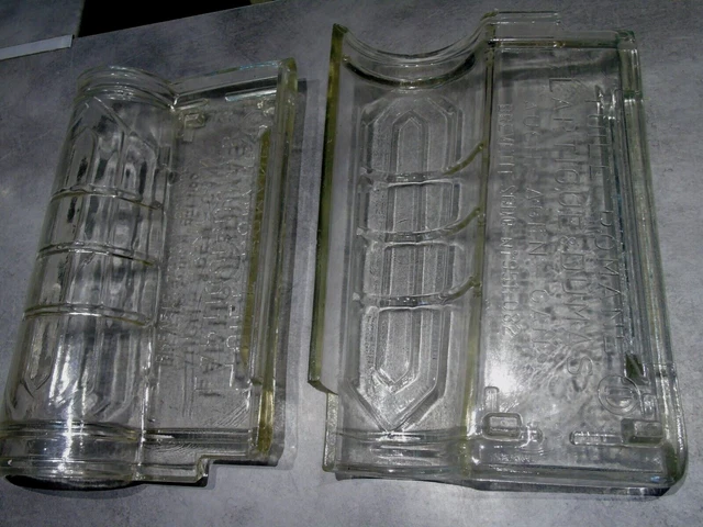 2 anciennes tuiles romane en verre Lartigues & Dumas Auch Agen N° 951-082