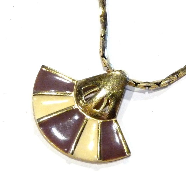 Collier Créateur Sisley Paris - Pendentif Cœur émaillé Multicolore Sur Cordon Rose, Alliage Doré, Occasion Comme Neuf