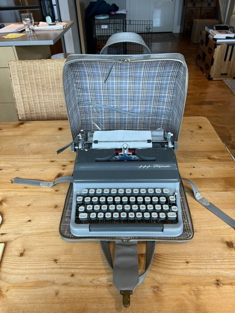 Vtg 1963 Remington Torpedo Typewriter Model18s-Script Type-Serial #1300610