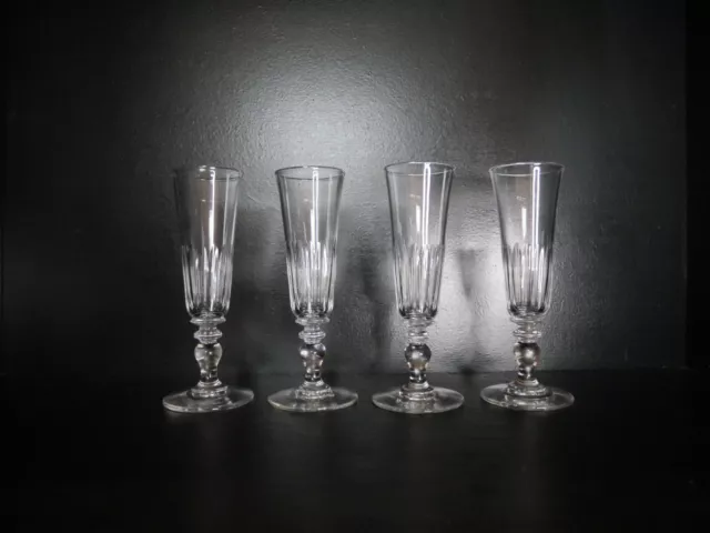 1 flute à champagne cristal Baccarat cote creuse  frome tulipe balustre  bouton