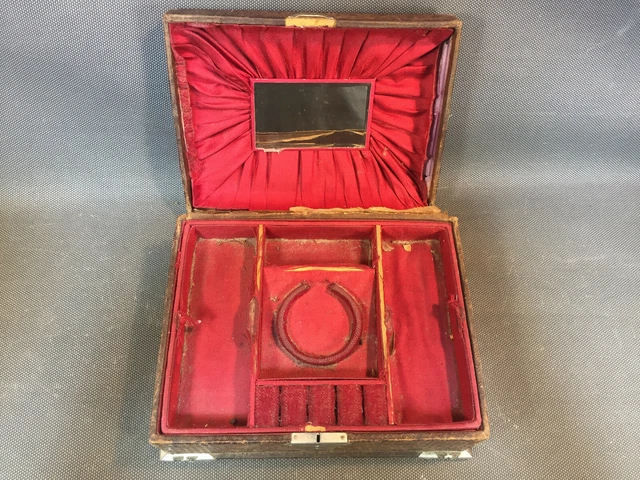 Boîte à Bijoux Ancienne En écrin Velours Beige Et Rouge - Vintage | Occasion