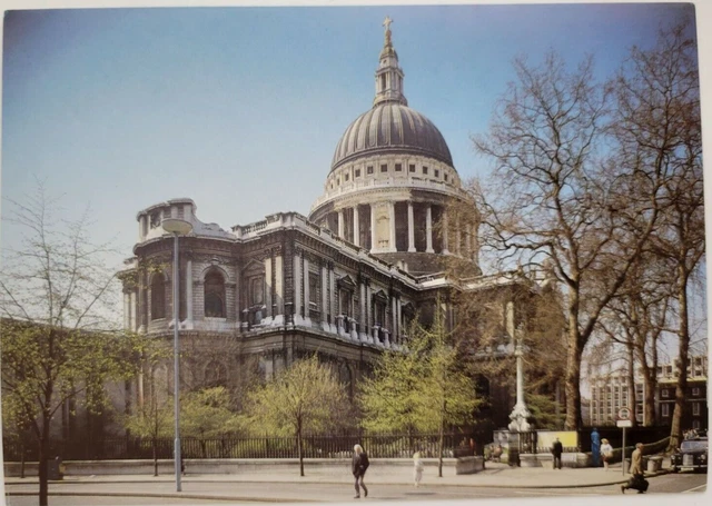St Pauls Cathedral from North East London England Postcard 6X4 Unposted