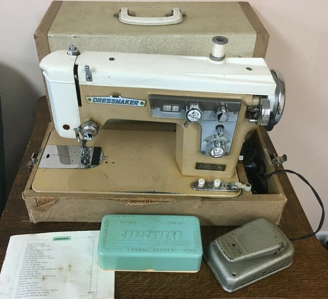 VINTAGE DRESSMAKER MODEL S9000 Deluxe Zig Zag HeavyDuty Sewing