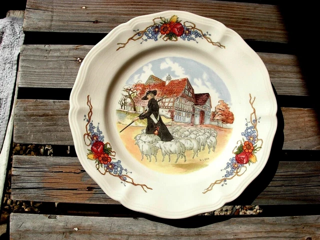 BELLE ASSIETTE PLATE  ANCIENNE D OBERNAI SARREGUEMINES FRANCE décor ALSACIEN,