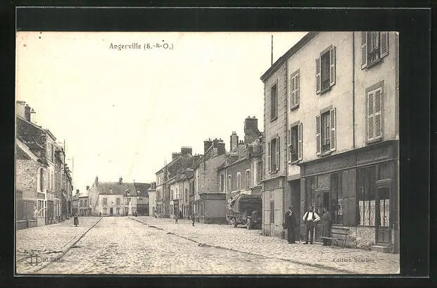 CPA Angerville, Une rue