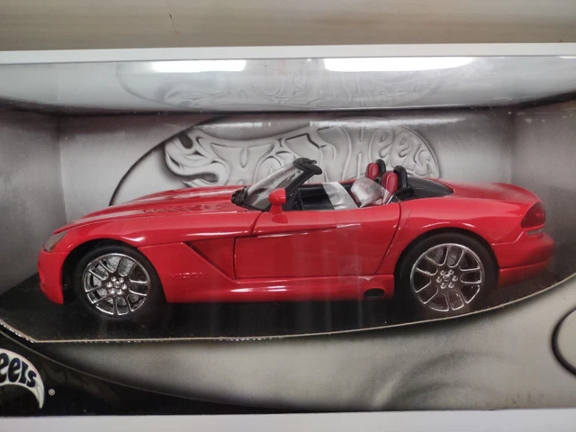 New Nib 1:18  HOT WHEELS  RED DODGE VIPER SRT-10  *  DIE CAST CAR  *