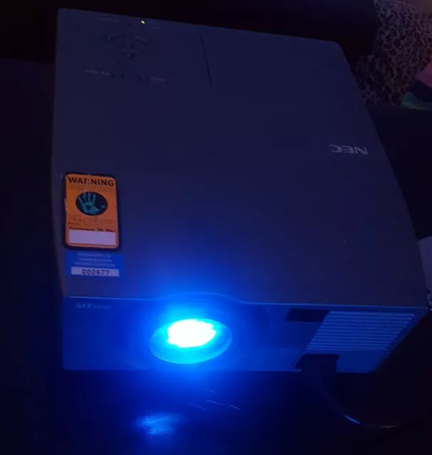 Projecteur NEC MT1050