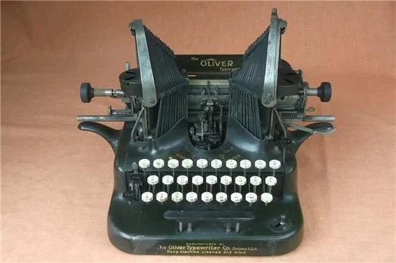 RARE ANTIQUE THE OLIVER VISIBLE TYPEWRITER No. 5 BATWING DESIGN w ORIGINAL CASE