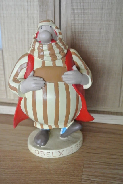 FIGURINE OBÉLIX MAINS DANS LES POCHES