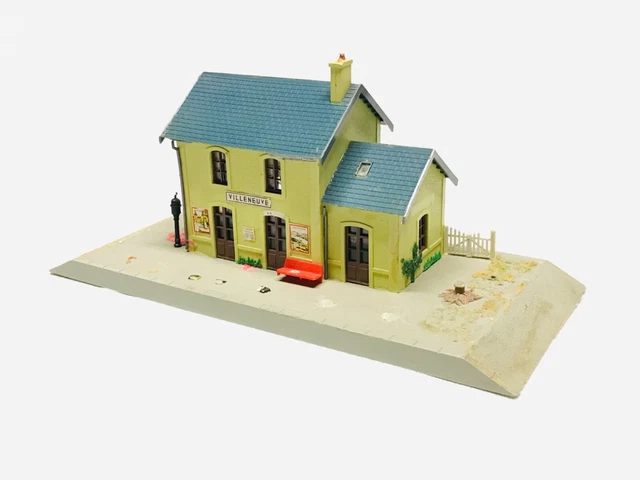 MAQUETTES DE GARE de Villeneuve, garde-barrières, PTT, modélisme