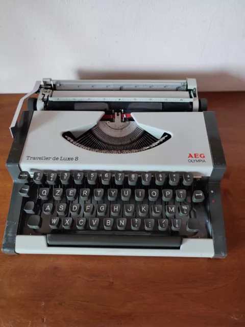 Macchina Da Scrivere Vintage AEG OLYMPIA Traveller De Luxe S