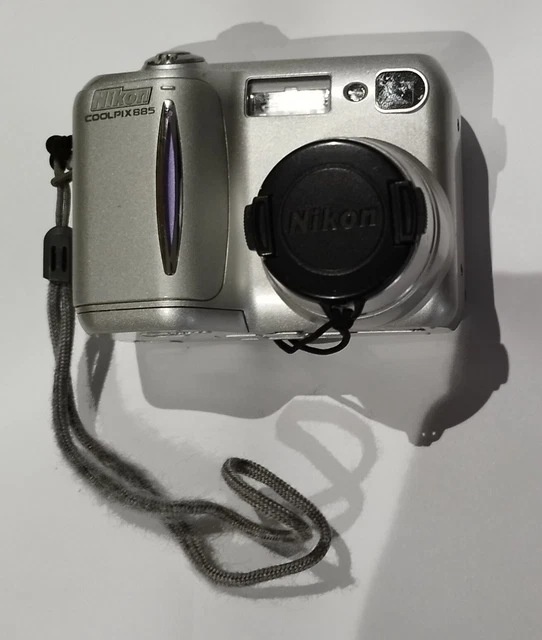 Nikon COOLPIX 885 3.2MP Digital Camera - Silver