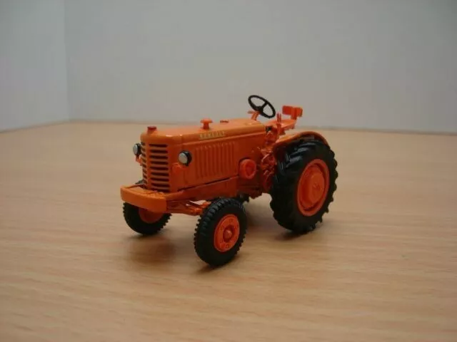 TRACTEUR RENAULT R3042 orange 1/43