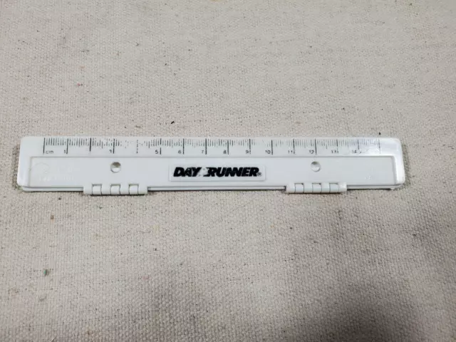 DAY RUNNER White Plastic Portable 6 Hole Punch  - Very Good Condition