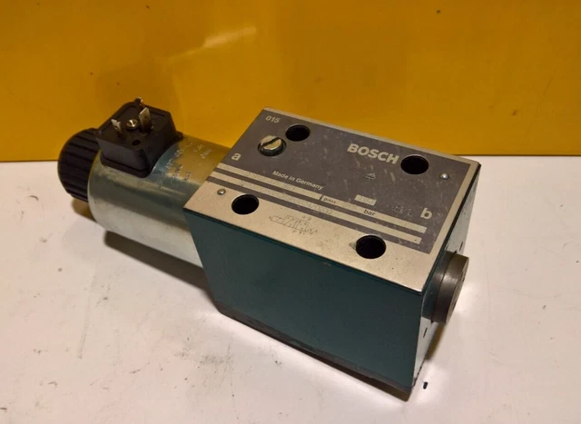 Bosch 0810001825 Valvola di percorso simile a 3WE10A4-3X/CG24N9K4