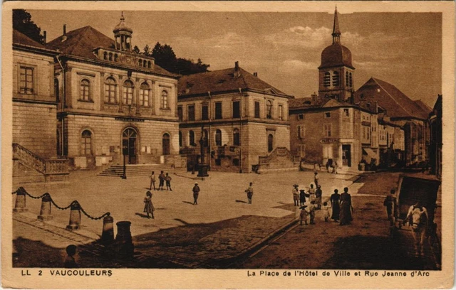 CPA VAUCOULEURS - La place de l'hotel de ville (118837)