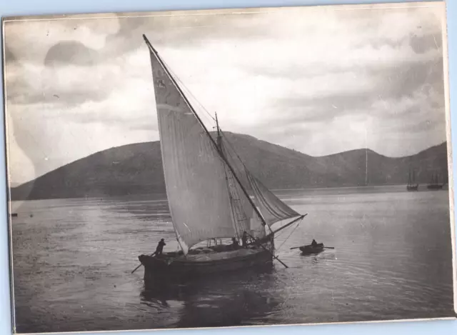 Grèce, Voiliers dans la baie de Chalcis, Vintage albumen print, ca.1890 Tirage v