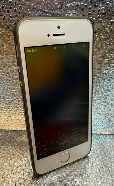 APPLE IPHONE SE - 16GB - Silver **FOR PARTS ONLY** $35.00